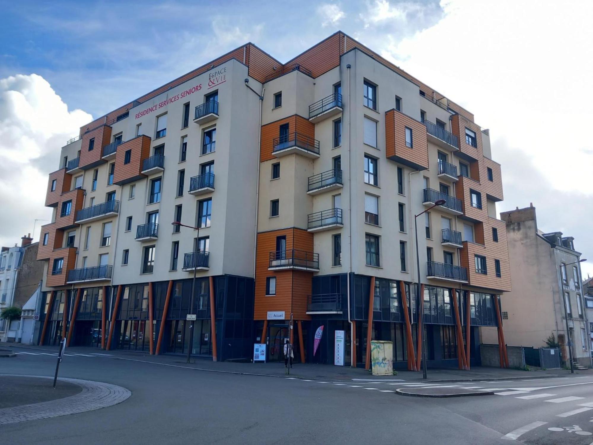 Residence Services Seniors Espace Et Vie 勒芒 外观 照片